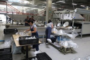 Inspecția muncii, în control la „Glorious Lighting” Brăila după ce angajații s-au plâns de condițiile insuportabile din zilele caniculare