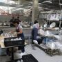 Inspecția muncii, în control la „Glorious Lighting” Brăila după ce angajații s-au plâns de condițiile insuportabile din zilele caniculare