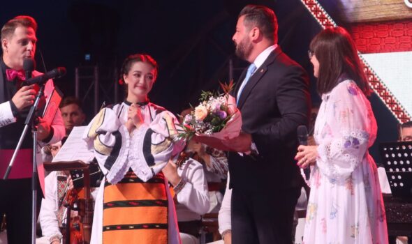 GALERIE FOTO Trofeul Festivalului „Cântecul de dragoste de-a lungul Dunării” a ajuns în Sălaj