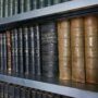 17 cărți cu valoare bibliofilă, de la Buzău, restaurate la Muzeul Brăilei
