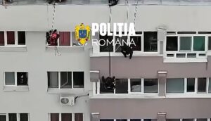 O femeie care amenința că se sinucide a fost salvată de trupele speciale SAS și SIAS