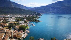 Un român a dispărut în apele lacului Garda din Italia, după ce a salvat un copil de 7 ani de la înec