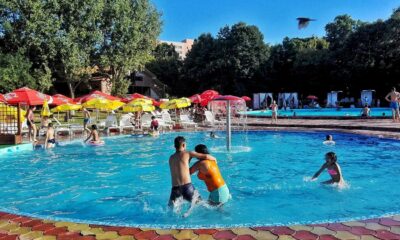 Ce pericole pentru sănătate ascunde apa din piscinele publice