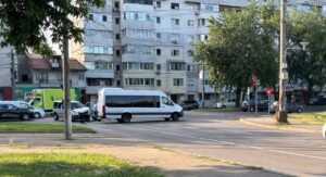 Tamponare pe Calea Călărașilor. Două autoturisme s-au ciocnit în intersecția cu strada Pietății