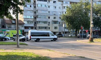 Tamponare pe Calea Călărașilor. Două autoturisme s-au ciocnit în intersecția cu strada Pietății