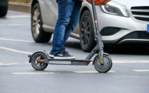 Trotineta electrică - libertate de mișcare, responsabilitate în trafic