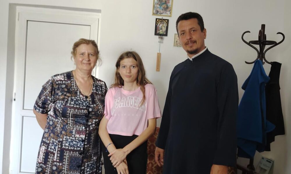 „Nu cred că mai apuc să termin liceul”. La 17 ani, Denisa are nevoie de ajutor pentru o operație în Turcia