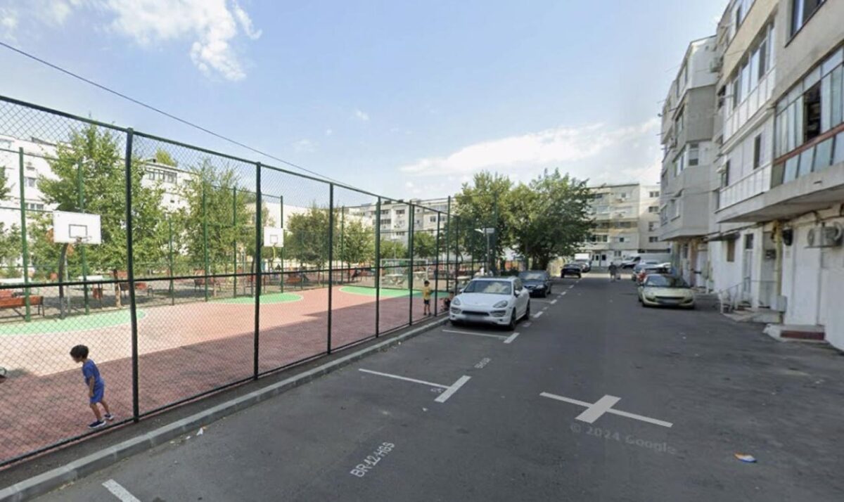 Loc de joacă modern, bucuria copiilor și nemulțumirea unor locatari deranjați de zgomot