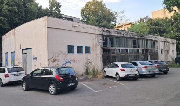 Primăria pregătește realizarea unui nou spațiu de parcare pe strada Mioriței