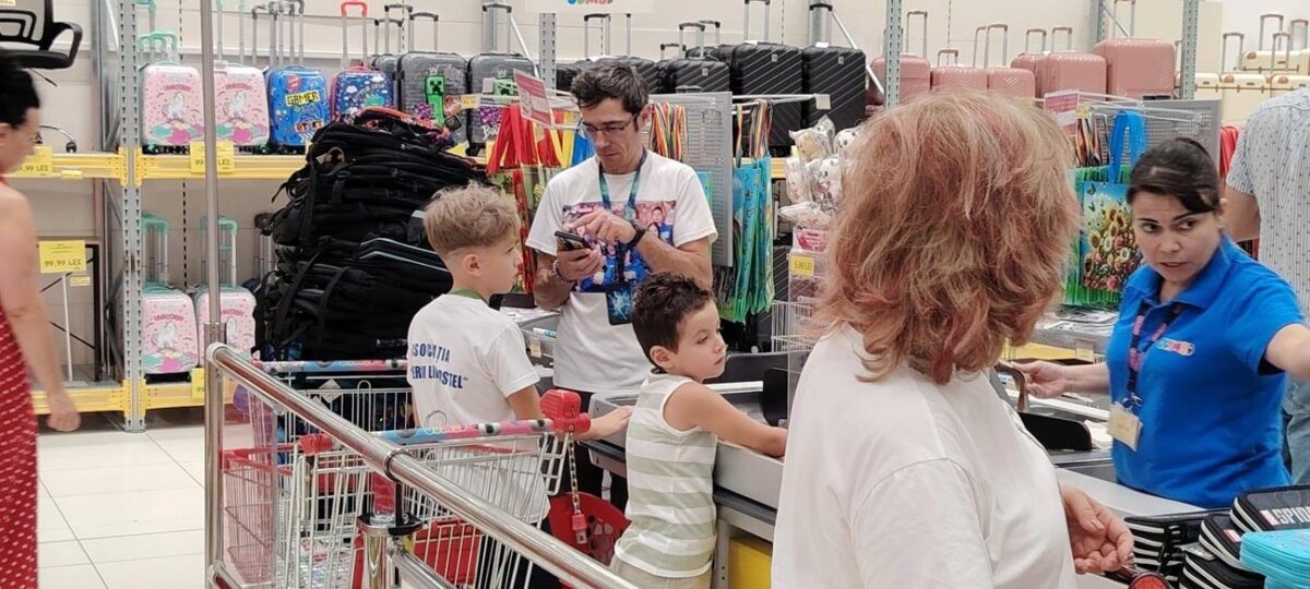 Campania „Un ghiozdan dăruit - un copil fericit!”, pe ultima sută de metri