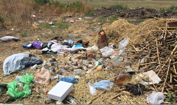 Comune din județul Brăila ”înecate” în gunoaie