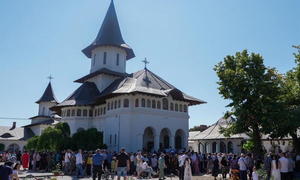 Hram la Mănăstirea „Adormirii Maicii Domnului” de la Vladimirești