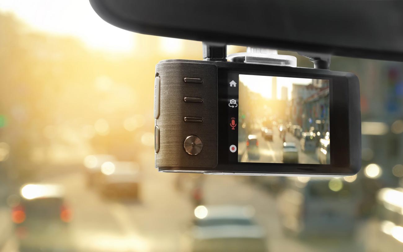 Filmezi neregulile din trafic și le pui pe Facebook? Greșeala care te poate costa scump