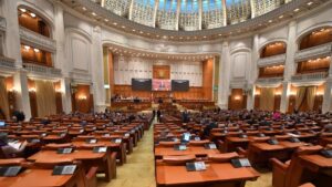 Consilierii locali și județeni angajați la stat scapă de incompatibilitate. Camera Deputaților a modificat legea