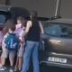 Copii filmați în portbagajul unei mașini. Poliția a deschis o anchetă