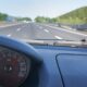 Doi români au mers 100 de kilometri pe autostradă în Italia cu fiul lor mort pe bancheta din spate. „Am crezut că doarme”