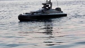 Dronă maritimă încărcată cu explozibil, lovită de un F-16 românesc în Marea Neagră. A fost găsită în apropierea platformei Neptun Deep