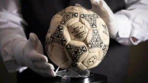 Mingea celebrului gol „Mâna lui Dumnezeu” al lui Maradona, vândută cu 2,5 milioane de lire sterline