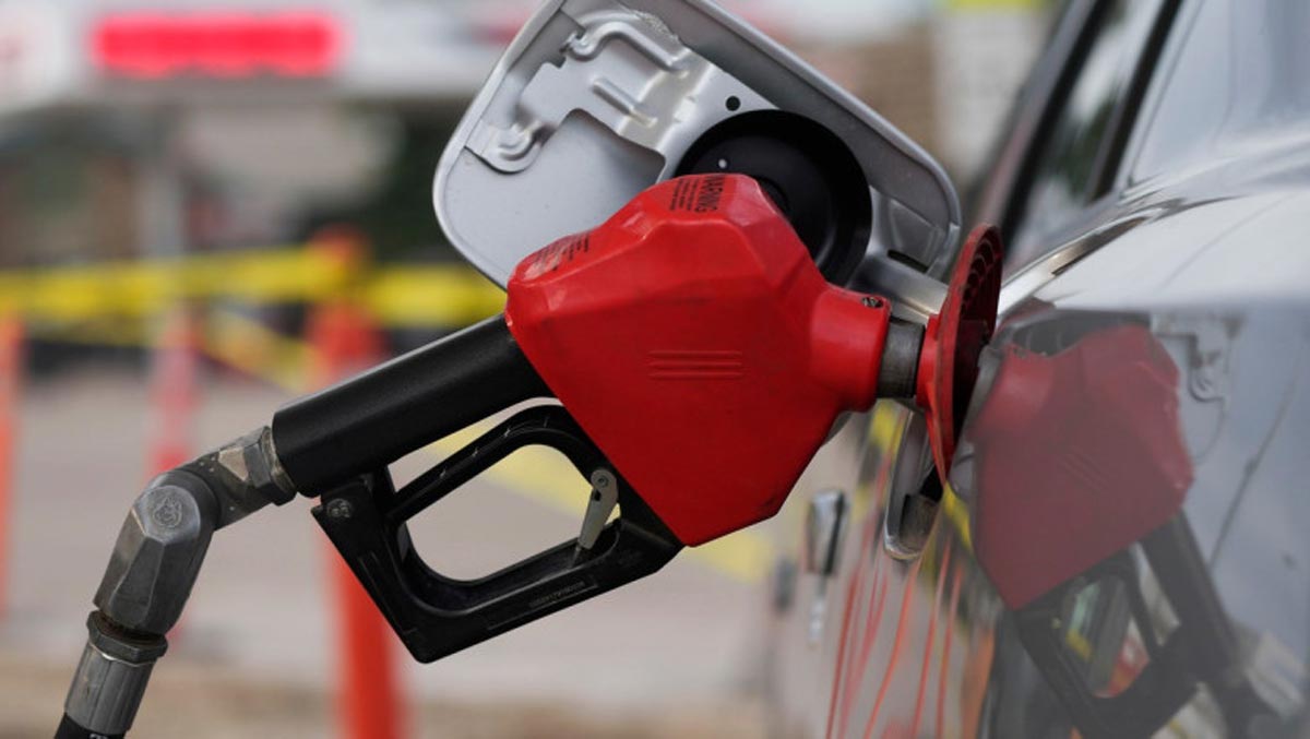 Cu cât s-a ieftinit motorina duminică, după reducerea accizei cu 20%