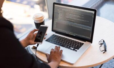Cine câștigă cu adevărat când vinzi online fără propriul tău site?