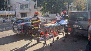 Pieton de 77 de ani, lovit de o mașină la intersecția străzilor Roșiori și General Eremia Grigorescu