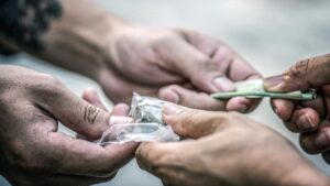 Trei traficanți de droguri din Brăila au ajuns la închisoare