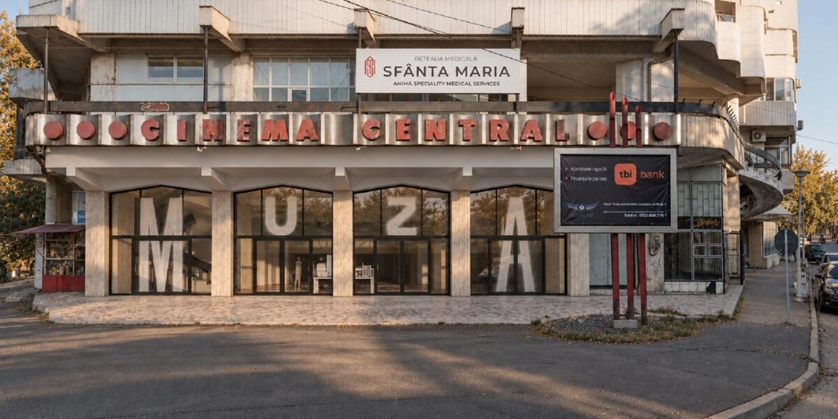 O «scânteie» la fostul Cinematograf Central: Expoziția «MuzA Brăila»