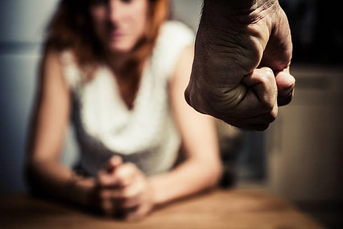 Femeie agresată de soț, în urma unor certuri în familie