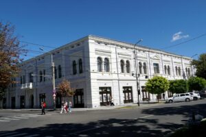 Sediul Muzeului reabilitat - o nouă perlă arhitectonică pusă în valoare în Piața Traian