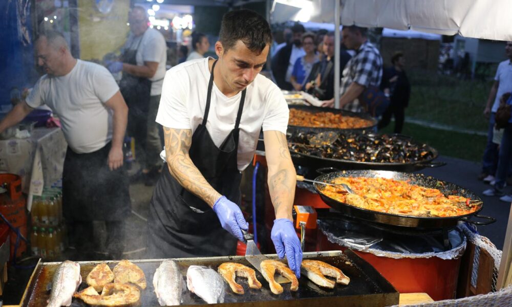Weekend cu pește, muzică și tradiție la Brăila. Festivalul Peștelui a ajuns la cea de-a VIII-a ediție