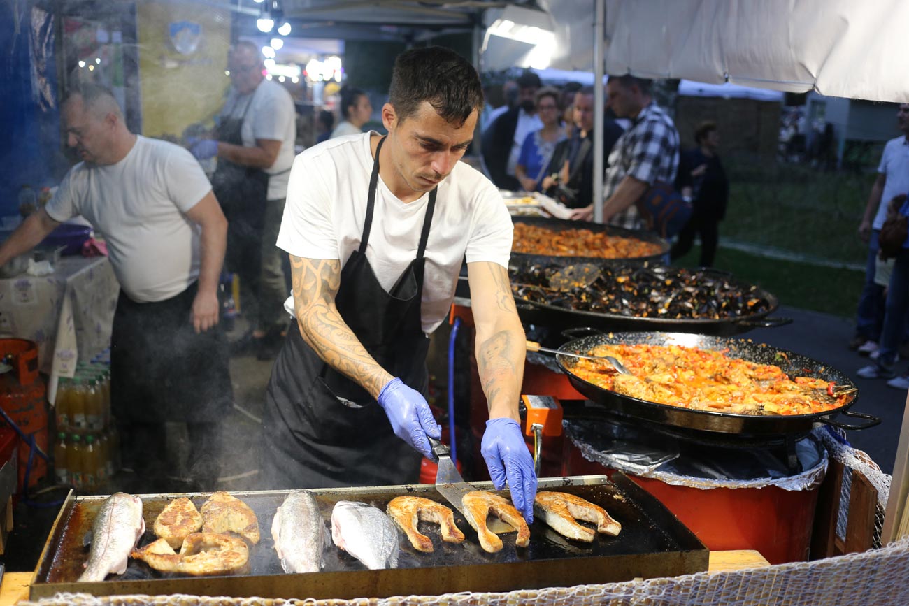 Weekend cu pește, muzică și tradiție la Brăila. Festivalul Peștelui a ajuns la cea de-a VIII-a ediție