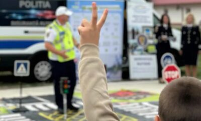 ”Dacă mi se întâmplă mie, ce fac!?”. Cum încearcă polițiștii să prevină criminalitatea în școli