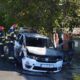 Un autoturism care staționa a luat foc după ce a fost lovit de altă mașină