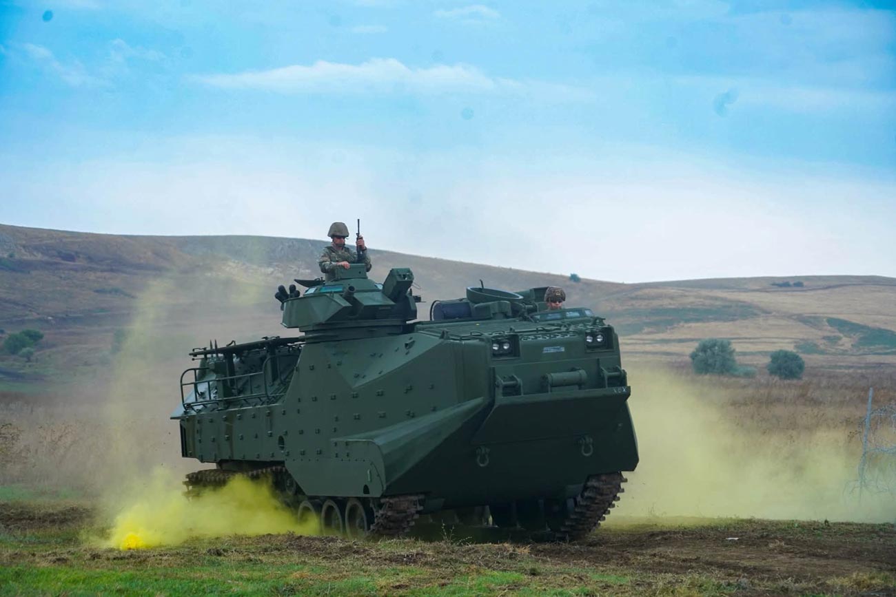 Dotări la standard NATO. Vehicule amfibii din SUA pentru infanteriștii Flotilei