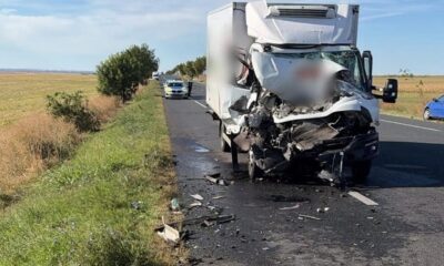 Șofer ieșit din mașină, strivit de o autoutilitară pe E85