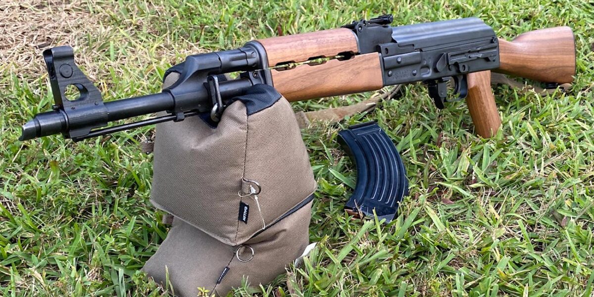 Pedeapsă la jumătate ”vânată” cu o pușcă de asalt militară