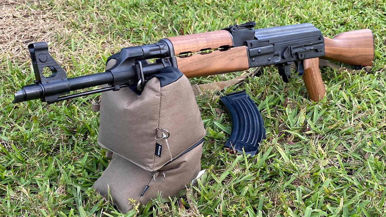 Pedeapsă la jumătate ”vânată” cu o pușcă de asalt militară