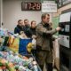 A strâns peste 11.000 de sticle și doze și a stat 10 ore la automat. Câți bani a primit
