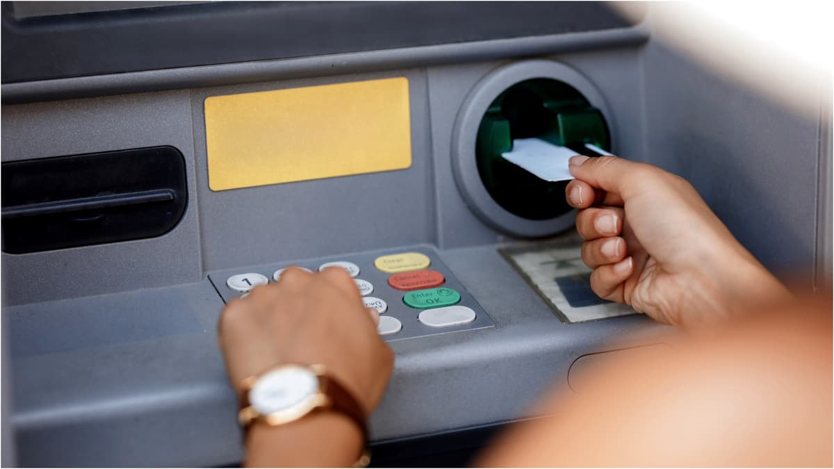 Amenințări, tâlhărie și operațiuni financiare în mod fraudulos