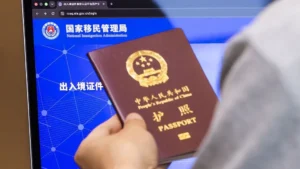 China înăsprește restricțiile de călătorie. Unii cetățeni pot fi împiedicați să părăsească țara timp de până la trei ani