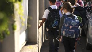 30 septembrie, data limită de depunere a cererilor pentru drepturile financiare ale copiilor cu CES pentru anul școlar 2026-2027