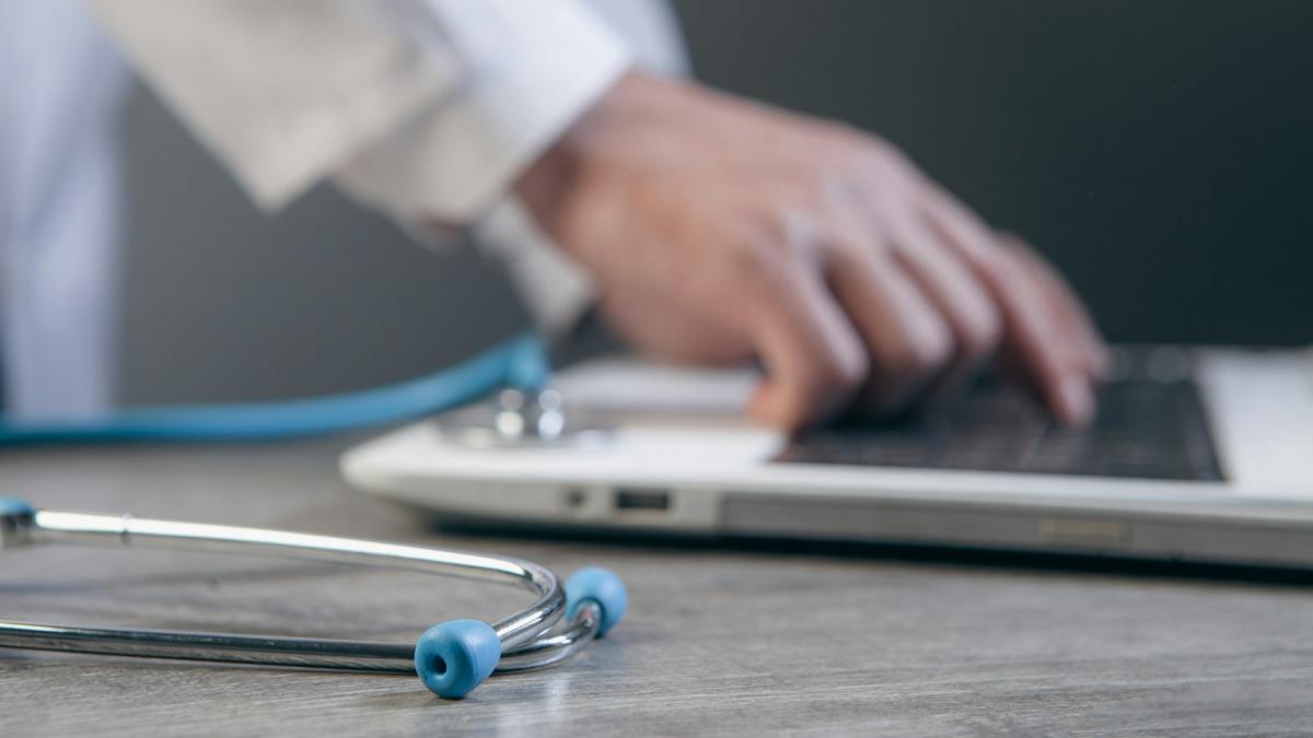 E-Sănătatea Mea a fost lansată. Ce pot vedea românii în dosarul medical și cum își fac cont