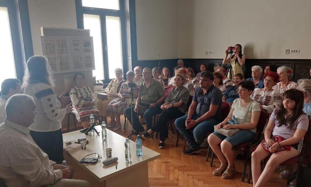 Cea mai mare expoziție de timbre și cărți poștale, deschisă la Casa Colecțiilor Etnografice