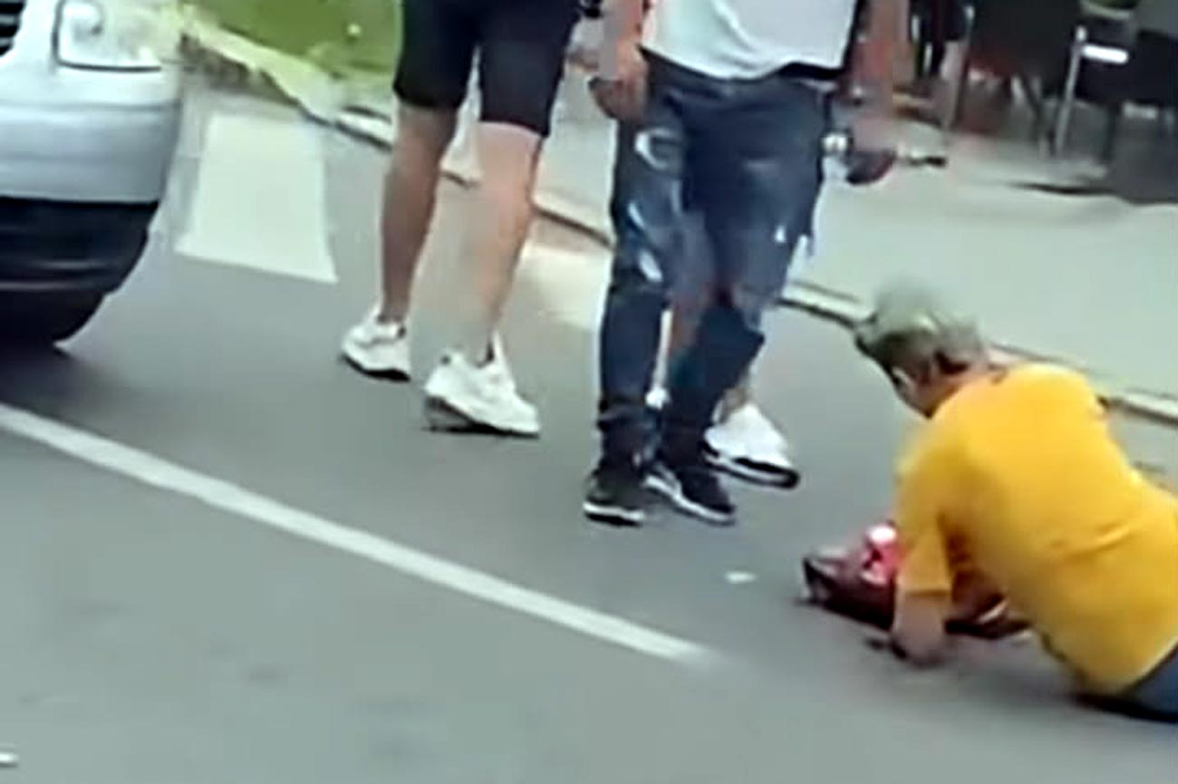 Femeie lovită de o mașină pe trecerea de pietoni, în Piața Traian din Brăila. Victima a ajuns la spital