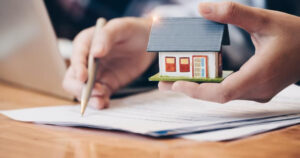 Impozitele pe locuințe și terenuri se schimbă din 2027. Cum va fi calculat impozitul în funcție de valoarea proprietății