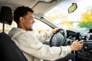 Pentru șoferii începători: 10 semne că mașina îți cere atenție