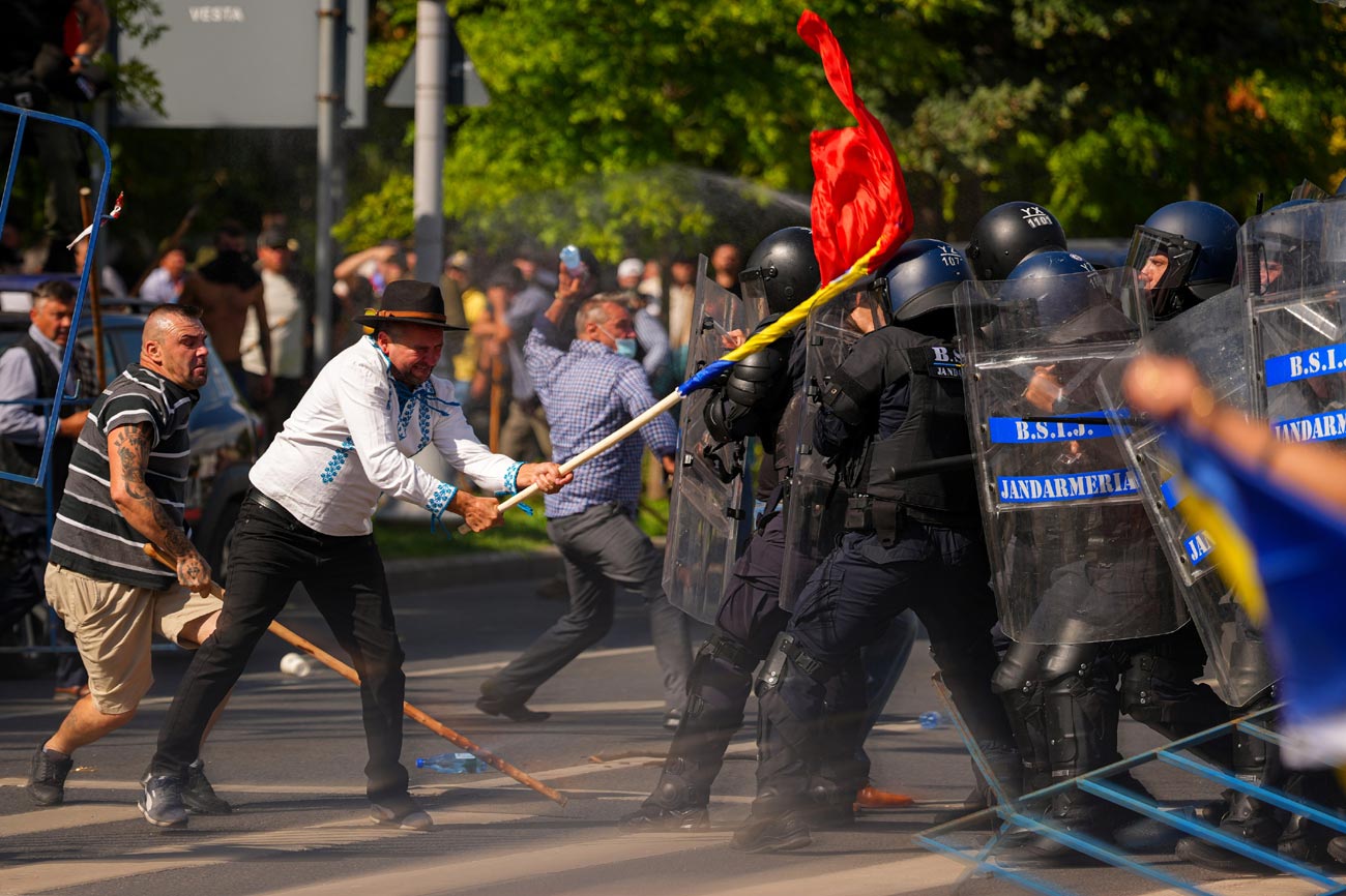 Percheziții la Brăila într-un dosar penal privind incidentele violente de la protestul din 15 septembrie din Capitală