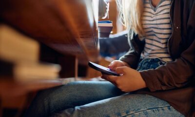 Peste 90% dintre copiii din România folosesc zilnic smartphone-ul, iar AI-ul este tot mai prezent în școală