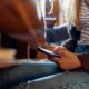Peste 90% dintre copiii din România folosesc zilnic smartphone-ul, iar AI-ul este tot mai prezent în școală