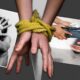 Doi tineri de 23 de ani, cercetați pentru trafic de minori și viol asupra unui minor. Victima ar fi fost exploatată sexual în Brăila și Ialomița